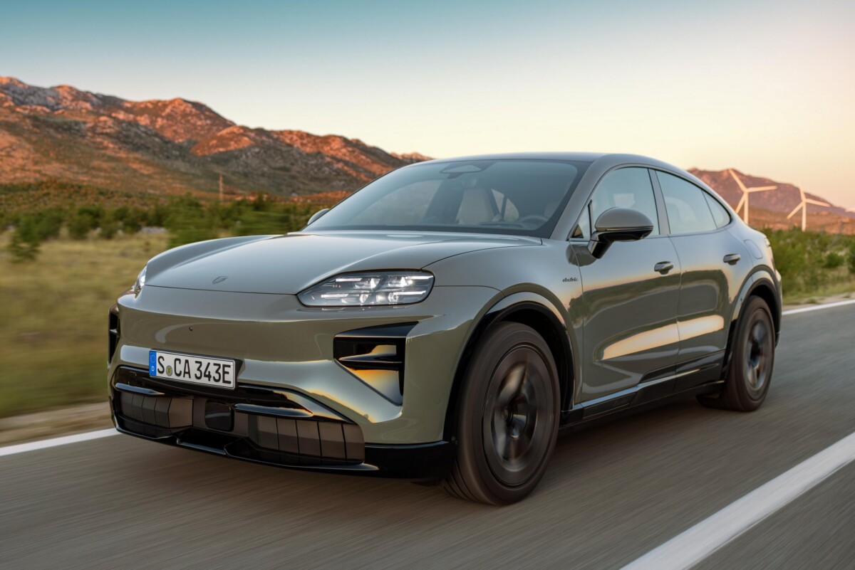 1000 lóerős kupé a Porschétól