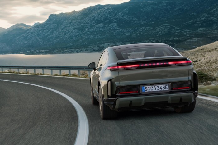 1000 lóerős kupé a Porschétól 12