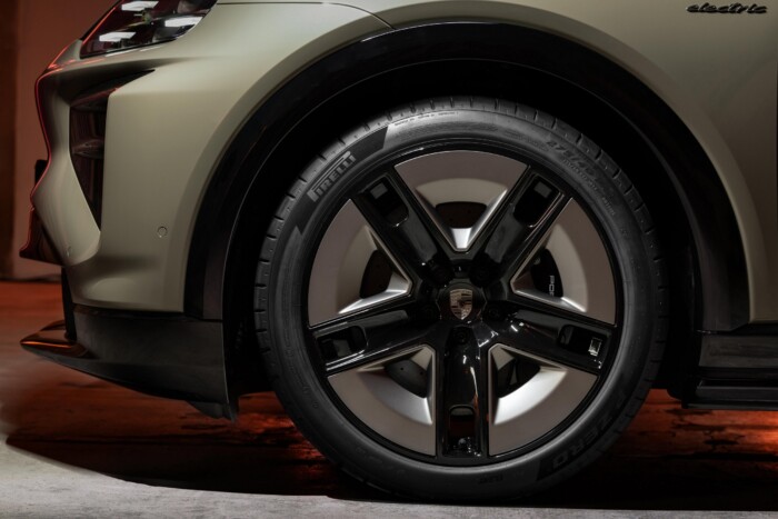 1000 lóerős kupé a Porschétól 9