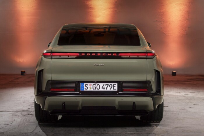 1000 lóerős kupé a Porschétól 7