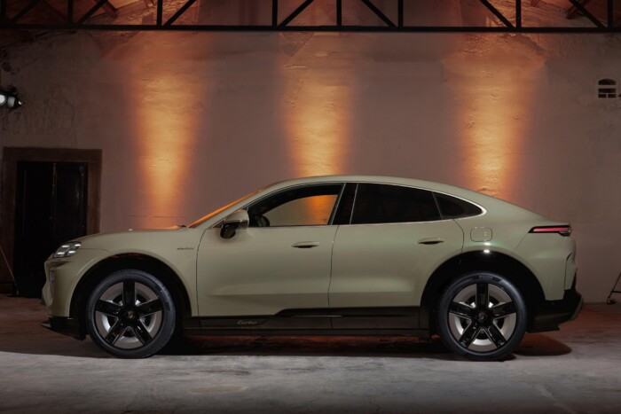 1000 lóerős kupé a Porschétól 11