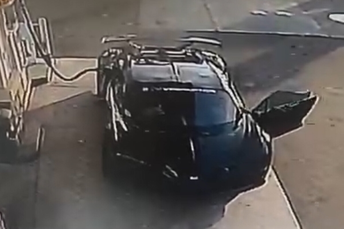 Fájdalmas bakit követtek el tankolás után egy Bugatti Chironnal