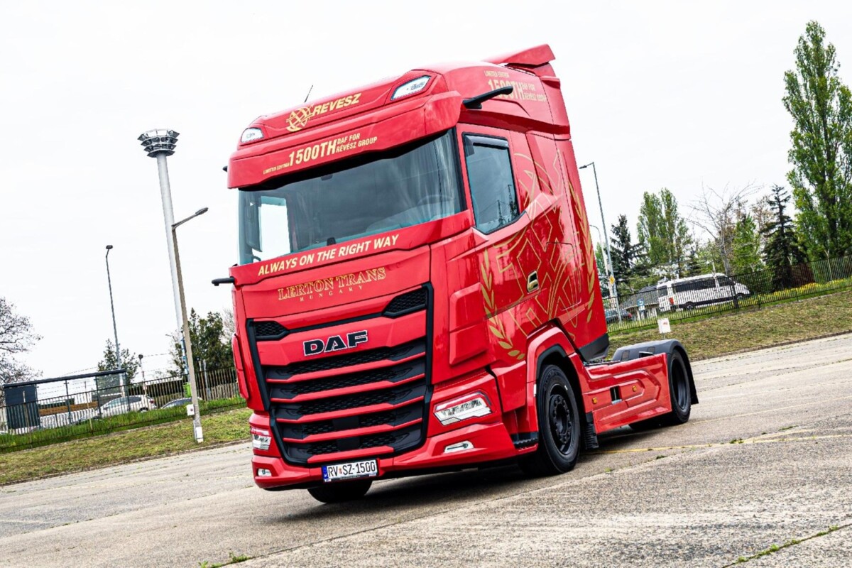 Sokatmondó rendszámot kapott egy magyar vontató