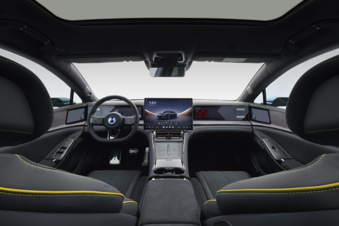 1100 lóerős kínai autó érkezett Európába 11 1100 lóerős kínai autó érkezett Európába 11