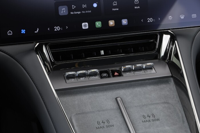 1100 lóerős kínai autó érkezett Európába 13 1100 lóerős kínai autó érkezett Európába 13