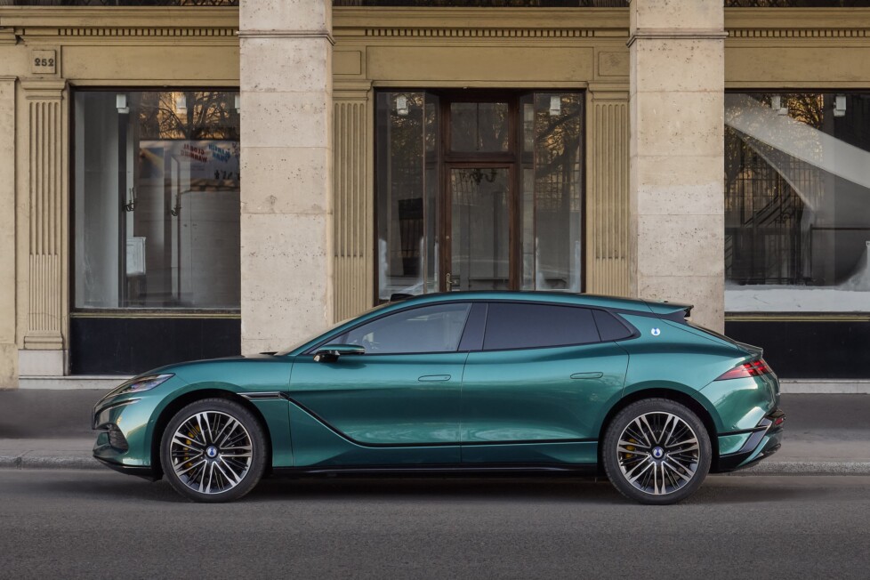 1100 lóerős kínai autó érkezett Európába 9 1100 lóerős kínai autó érkezett Európába 9