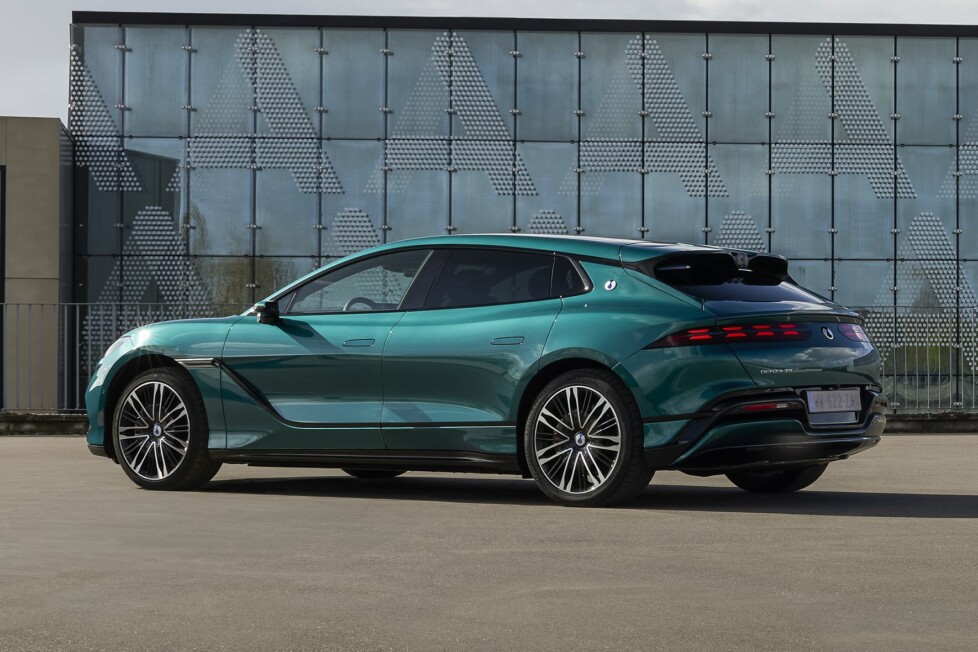 1100 lóerős kínai autó érkezett Európába 7 1100 lóerős kínai autó érkezett Európába 7