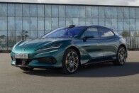 Nagyon pörög az őrülten pörgő kínai töltőről készült felvétel 1