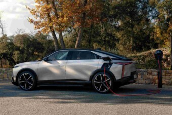 Gyorsabban tölt, egyszerűbben tölt a francia zászlóshajó