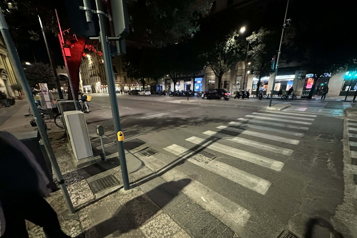 Zseniális lámpával szerelték fel ezt a gyalogátkelőt