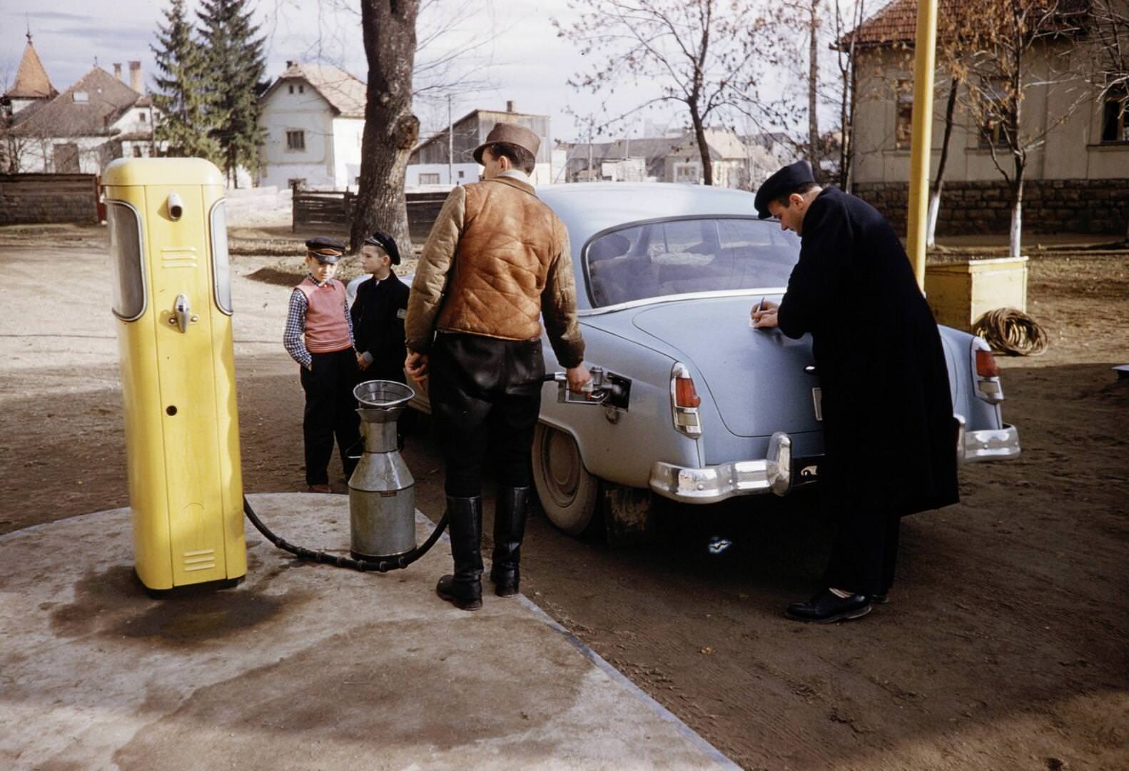 Így takarékoskodtak a magyarok, amikor nagy kincs lett a benzin 2