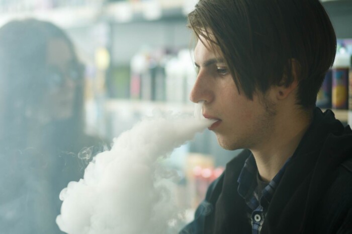 Te nyugodtan füstölnél a főnököd előtt? 6