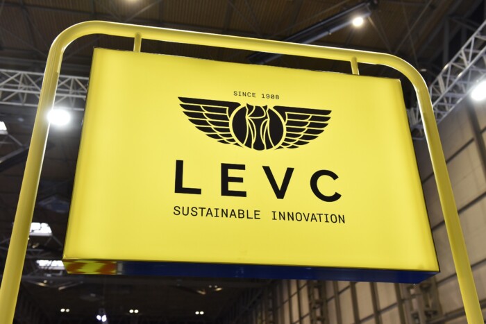 Bizarr: saját tulajdonosát perli az autógyártó 2