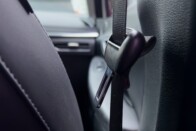 Az életével játszik, aki bedől ennek az autós TikTok-trendnek 1