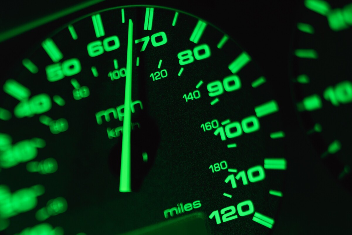 893-szor büntették gyorshajtásért, egyszer sem fizetett