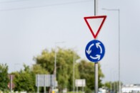 Mi történik ennél az összetákolt körforgalomnál? 1 Mi történik ennél az összetákolt körforgalomnál? 1