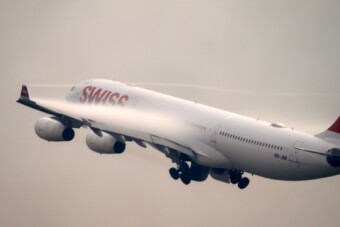 Tényleg csak a Föld forgása miatt tud felszállni ez a repülő?