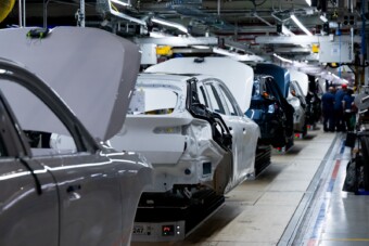 Csendben törheti meg az autóipart az iráni háború