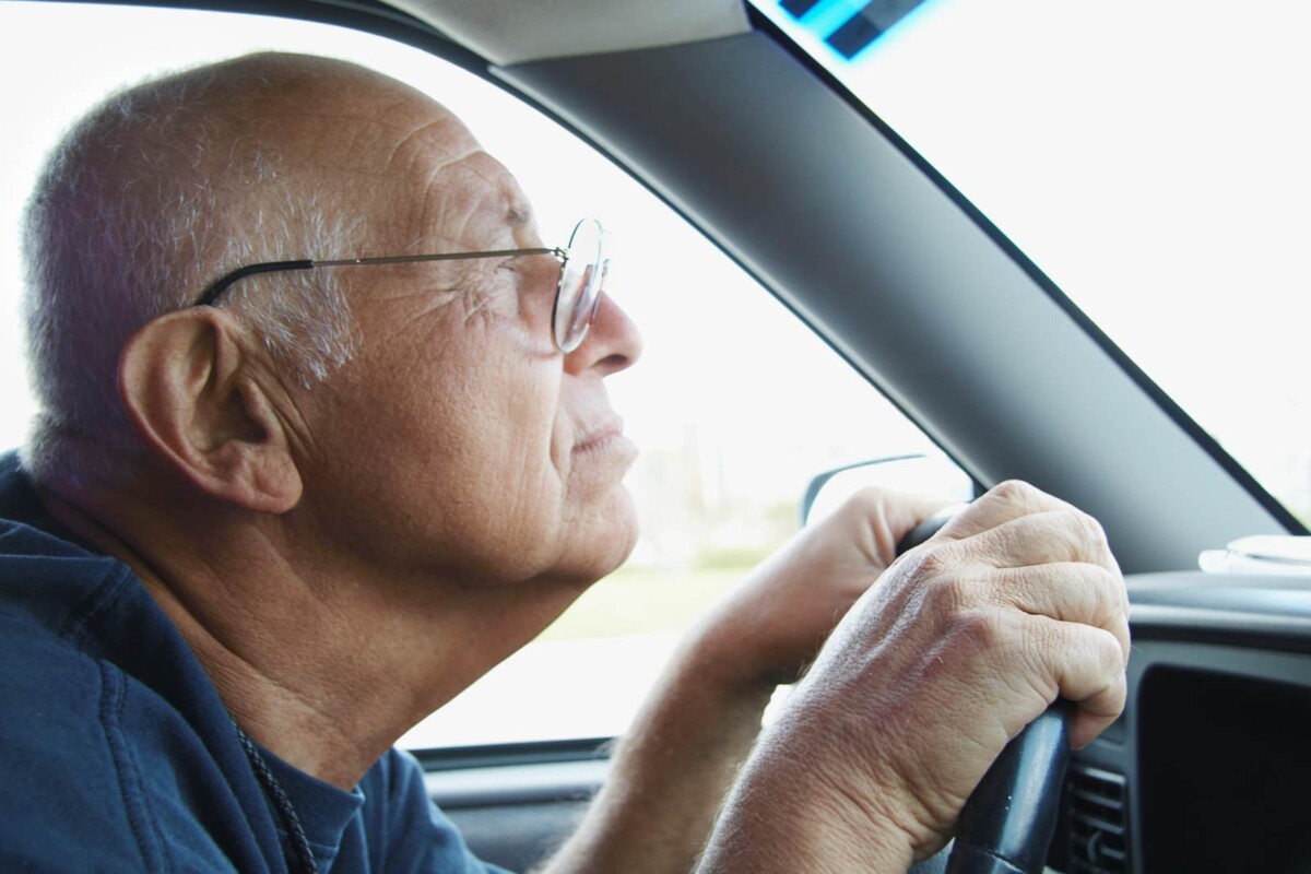 Újabb érv, miért veszélyesek az idős autóvezetők