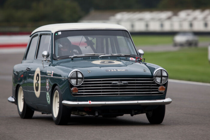 Ezért ragasztották le X alakban a régi versenyautók fényszóróit 2