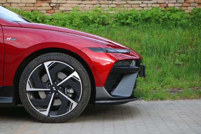 Ez az elektromos autó a bátrak választása 14