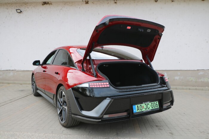 Ez az elektromos autó a bátrak választása 13