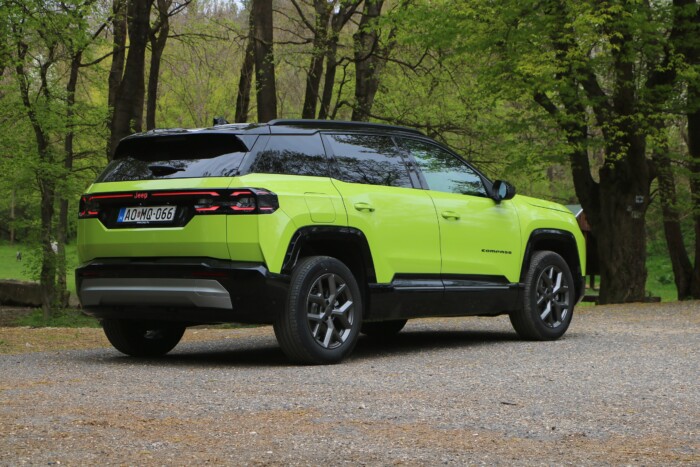 Végre egy élénk családi autó, amivel neki lehet vágni a vidéknek 8