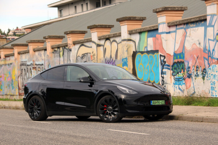 Rettentő sok pénzt elvihet a Tesla Model 3 14