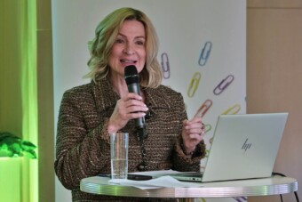 Te nyugodtan füstölnél a főnököd előtt?