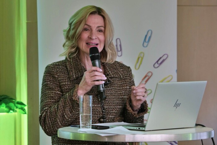 Te nyugodtan füstölnél a főnököd előtt? 7