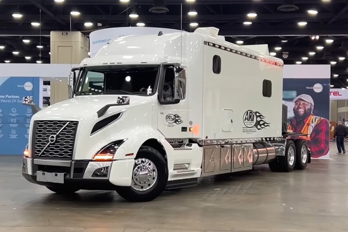 Ez a kamionfülke drágább, mint egy budapesti lakás