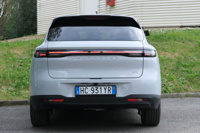 Benzin tartja életben az olcsó villanyautót 23