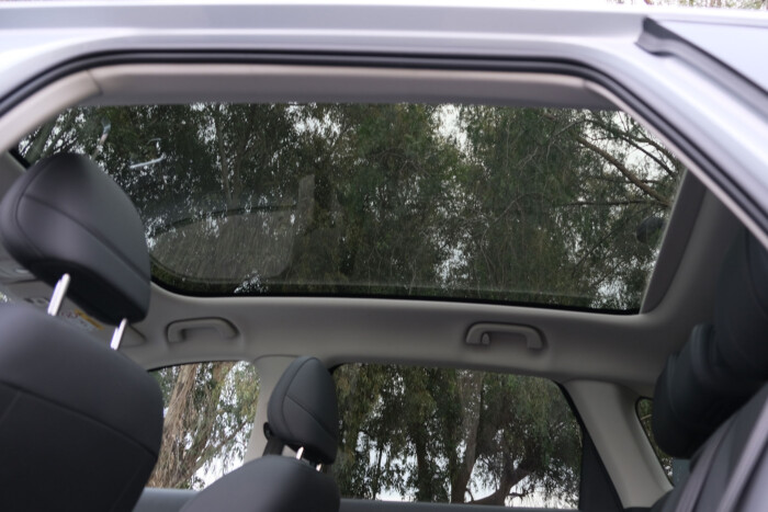 Benzin tartja életben az olcsó villanyautót 11