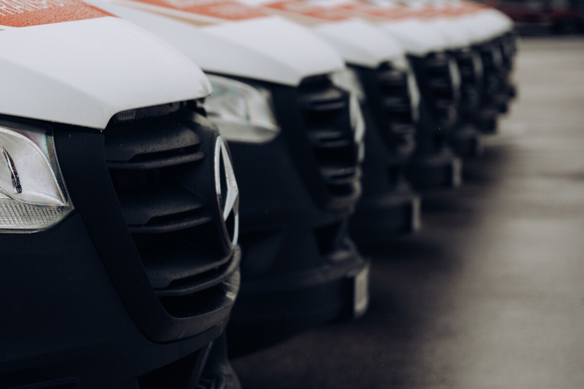 Szabálytalan járművekre vadásznak az állam új Mercedesei