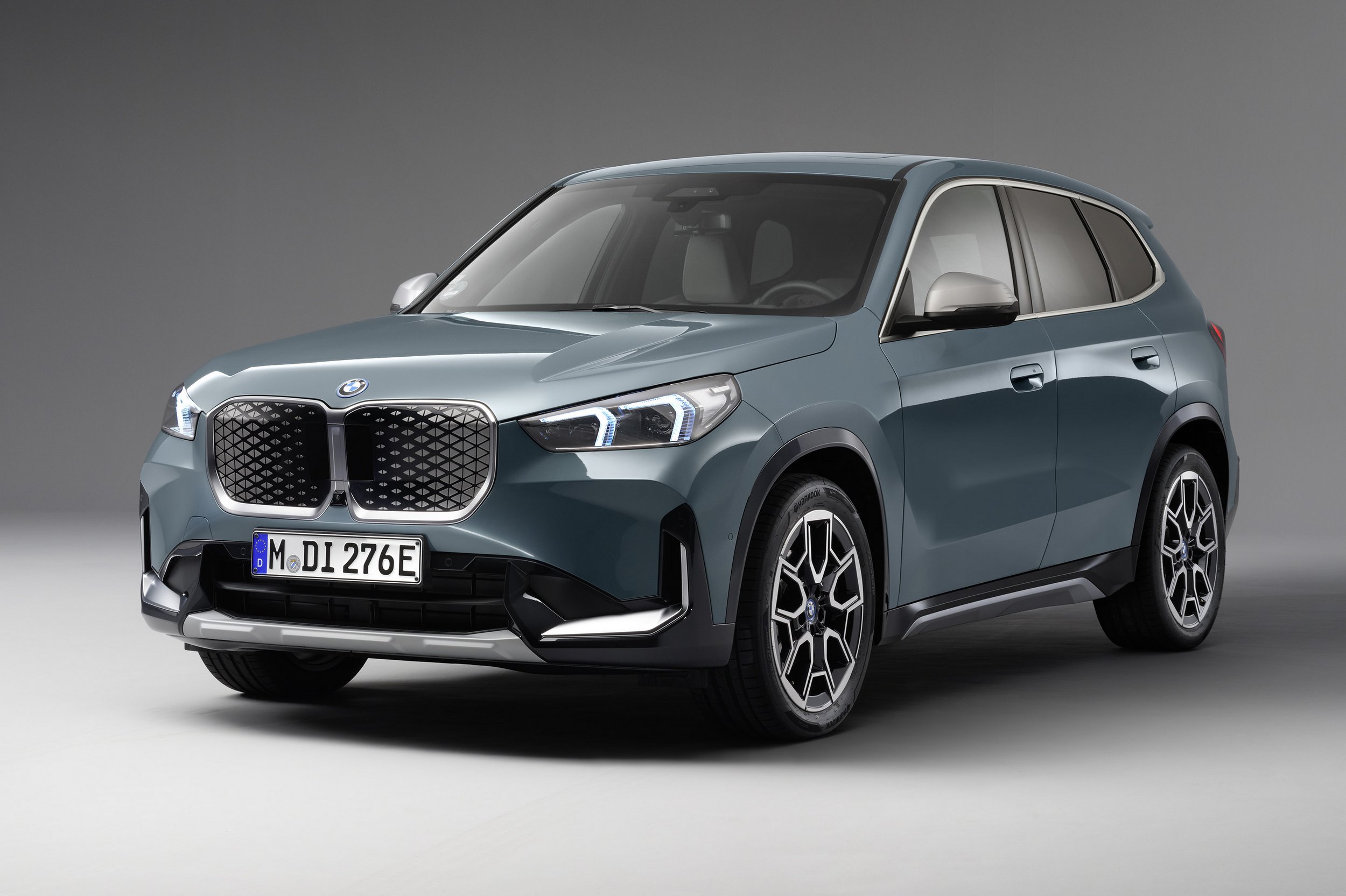 p90520687_highres_the-all-new-bmw-ix1 | Vezess