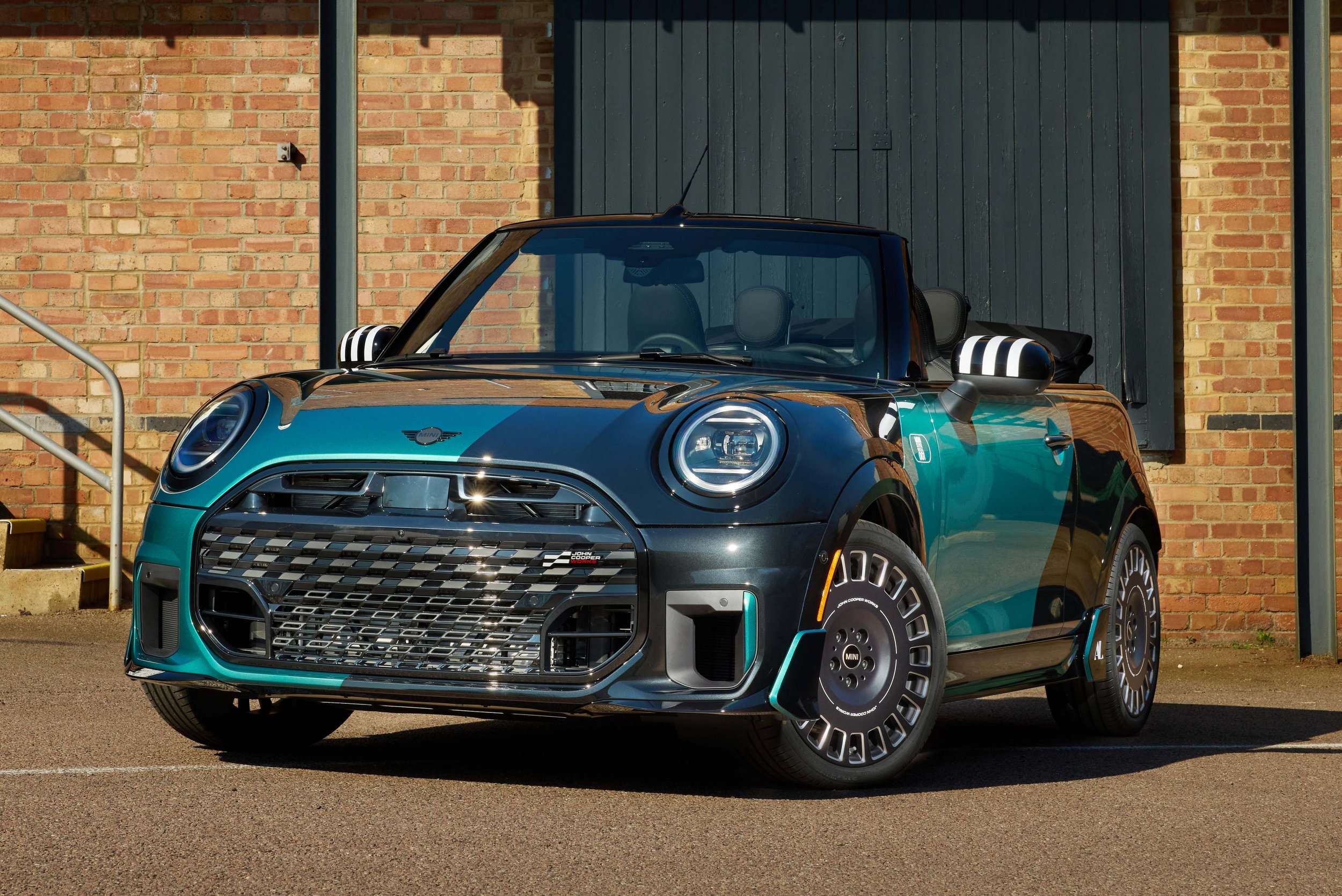 Kép forrás Matthew Ivan Howell Mini UK | Vezess