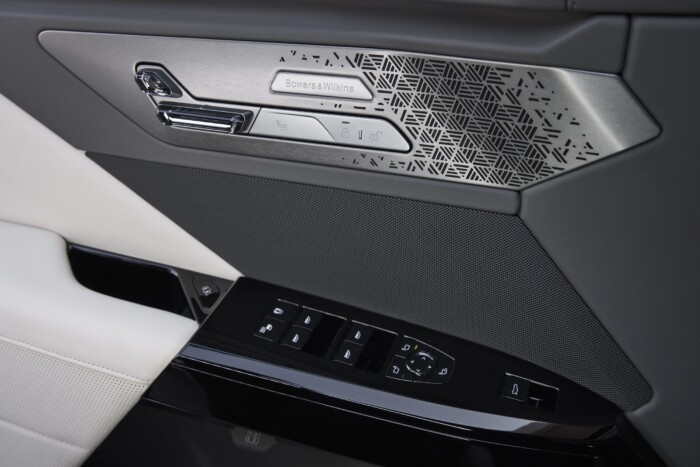 Személyiséget cserélt a BMW 7-es 17