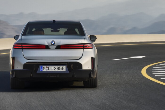 Személyiséget cserélt a BMW 7-es 8