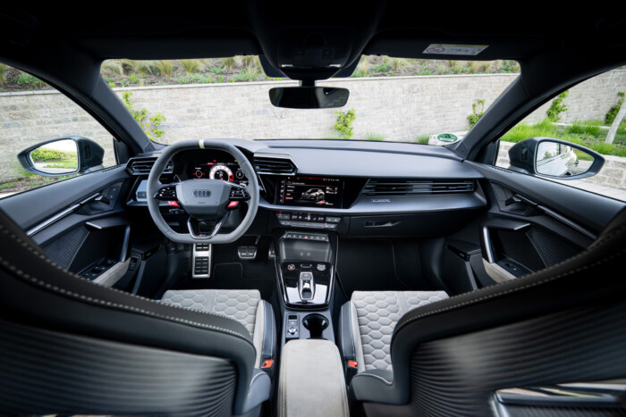 Ez az Audi elemi erővel adja az élményt, csak bírja a sofőr 9