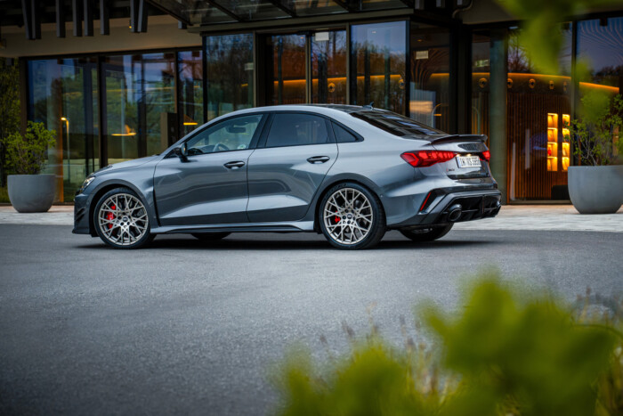 Ez az Audi elemi erővel adja az élményt, csak bírja a sofőr 14