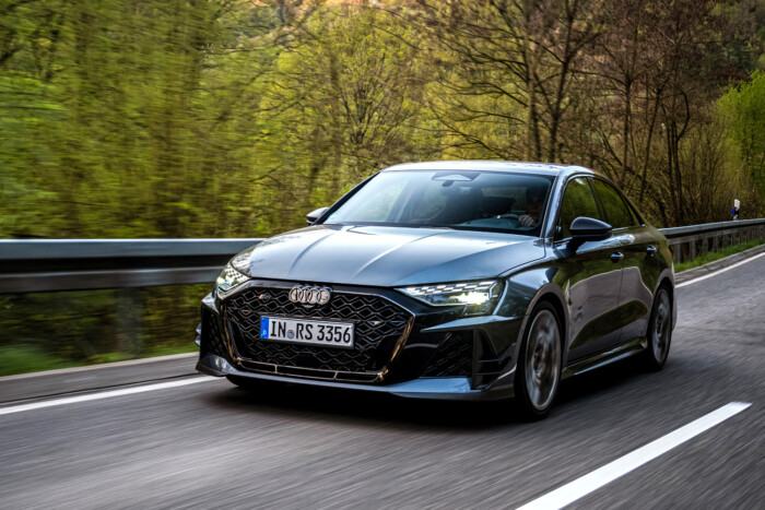 Ez az Audi elemi erővel adja az élményt, csak bírja a sofőr 15