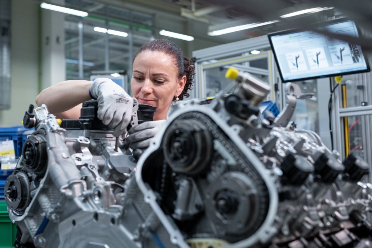 Nem készült még ilyen erős V6-os Győrben