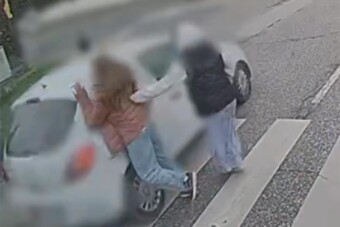 Drámai videó Veszprémből, őrangyalok vigyáztak a gyalogosokra