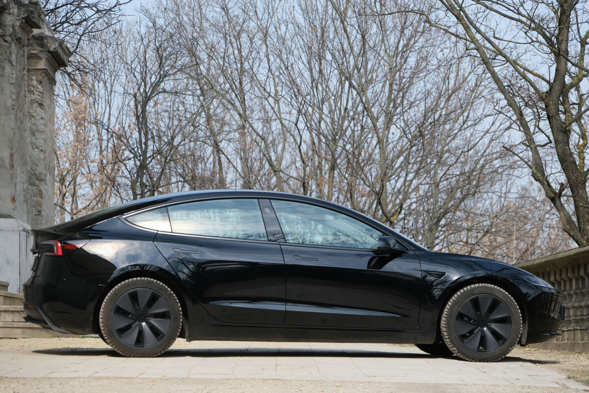Rettentő sok pénzt elvihet a Tesla Model 3
