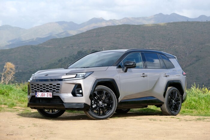 A világ kedvenc SUV-ja nem változott – és pont ez benne a jó 16 A világ kedvenc SUV-ja nem változott – és pont ez benne a jó 16