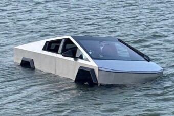 Egy Cybertruck tulaj tényleg azt hitte kétéltű az autója