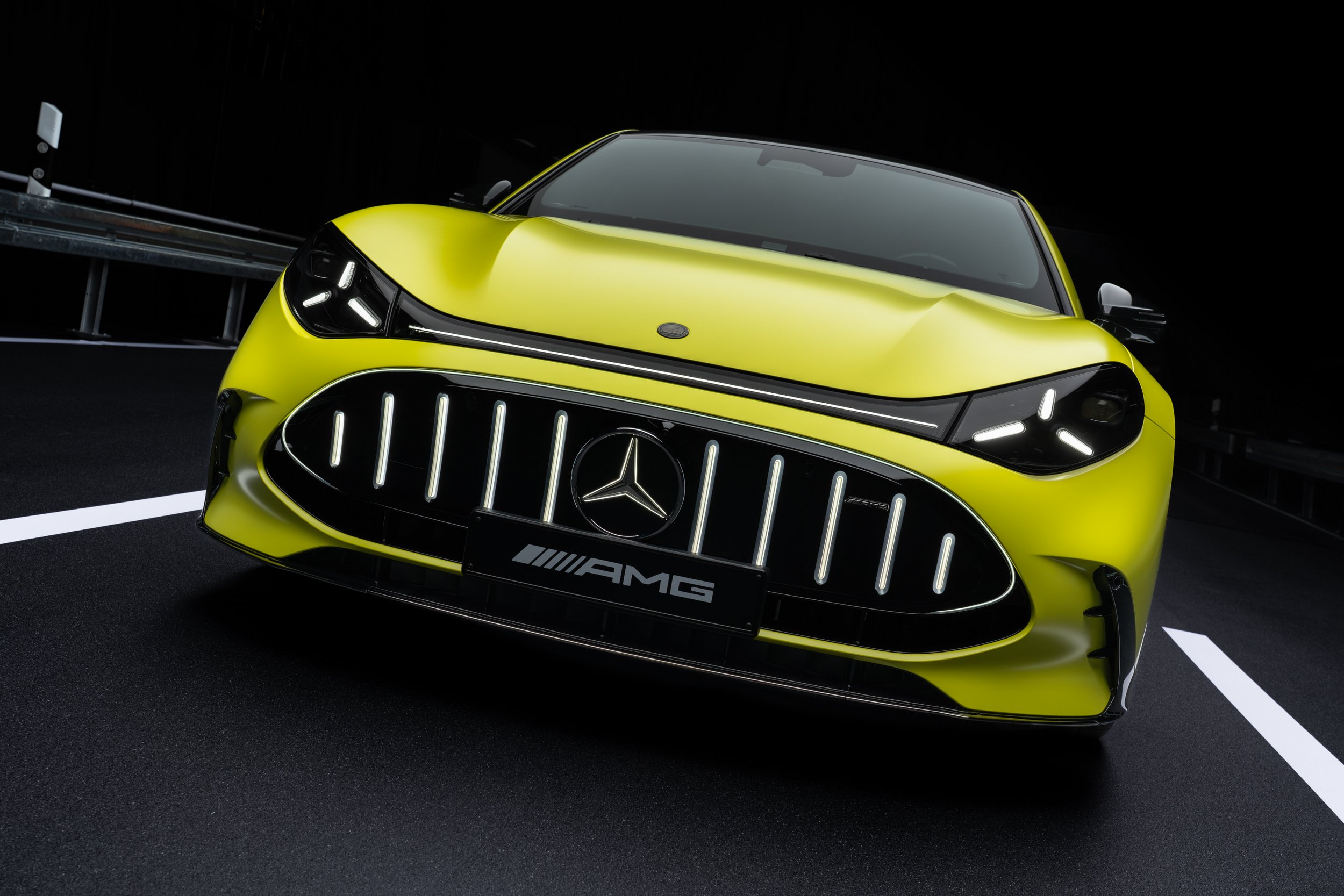 Das neue Mercedes-AMG GT 4-Türer Coupé Revolutionäre Performance Maximale Intensität The new Mercedes-AMG GT 4-Door Coupé Revolutionary performance Maximum intensity | Vezess