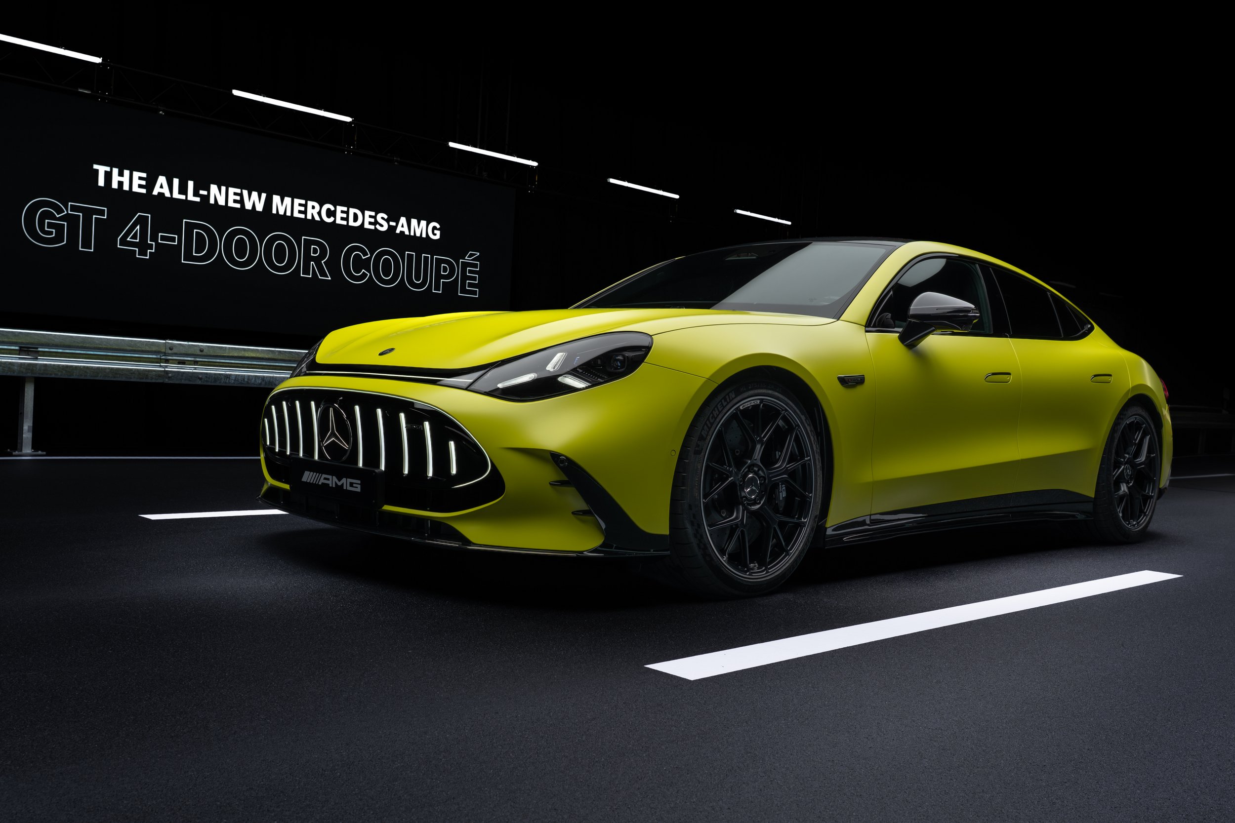 Das neue Mercedes-AMG GT 4-Türer Coupé Revolutionäre Performance Maximale Intensität The new Mercedes-AMG GT 4-Door Coupé Revolutionary performance Maximum intensity | Vezess