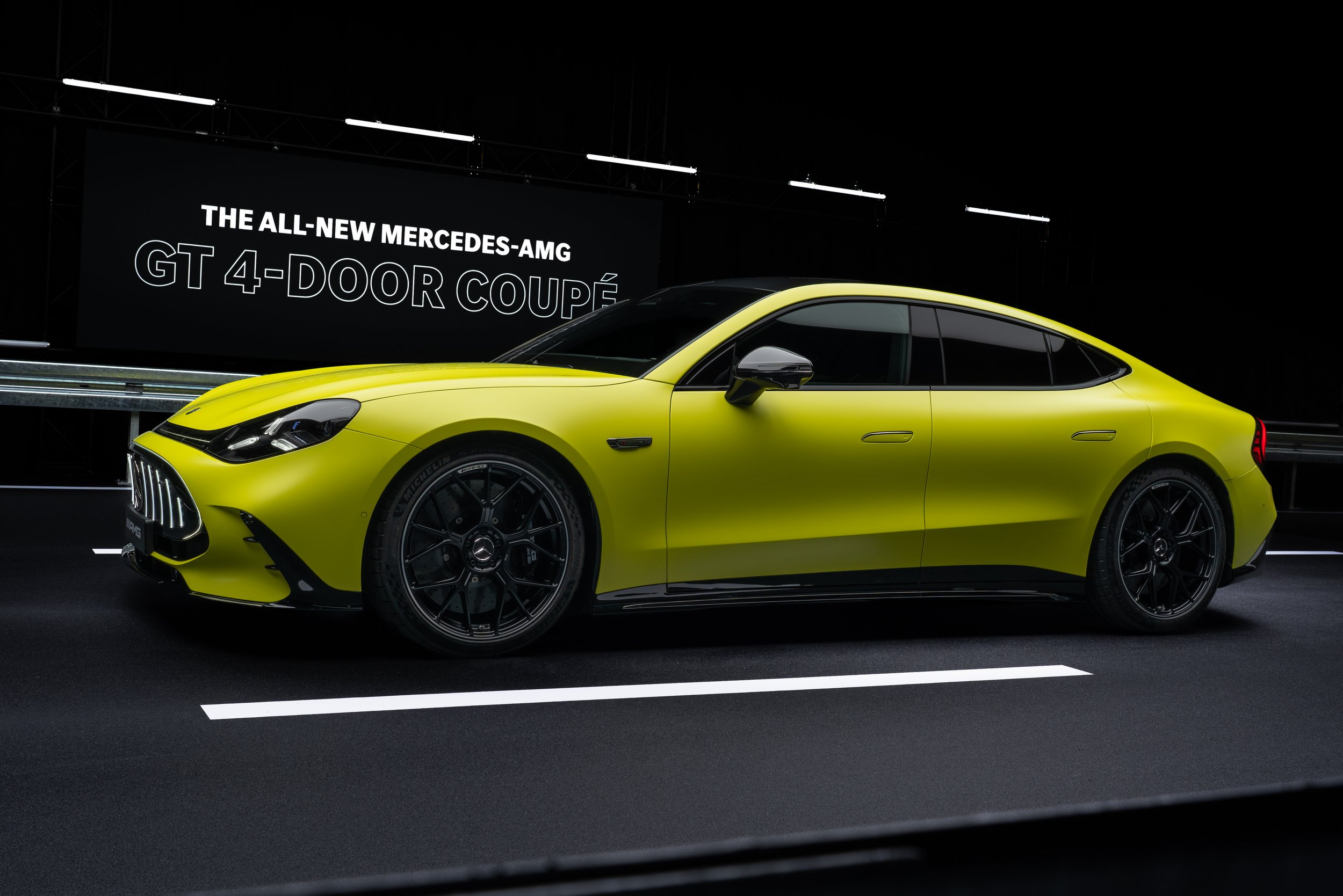 Das neue Mercedes-AMG GT 4-Türer Coupé Revolutionäre Performance Maximale Intensität The new Mercedes-AMG GT 4-Door Coupé Revolutionary performance Maximum intensity | Vezess