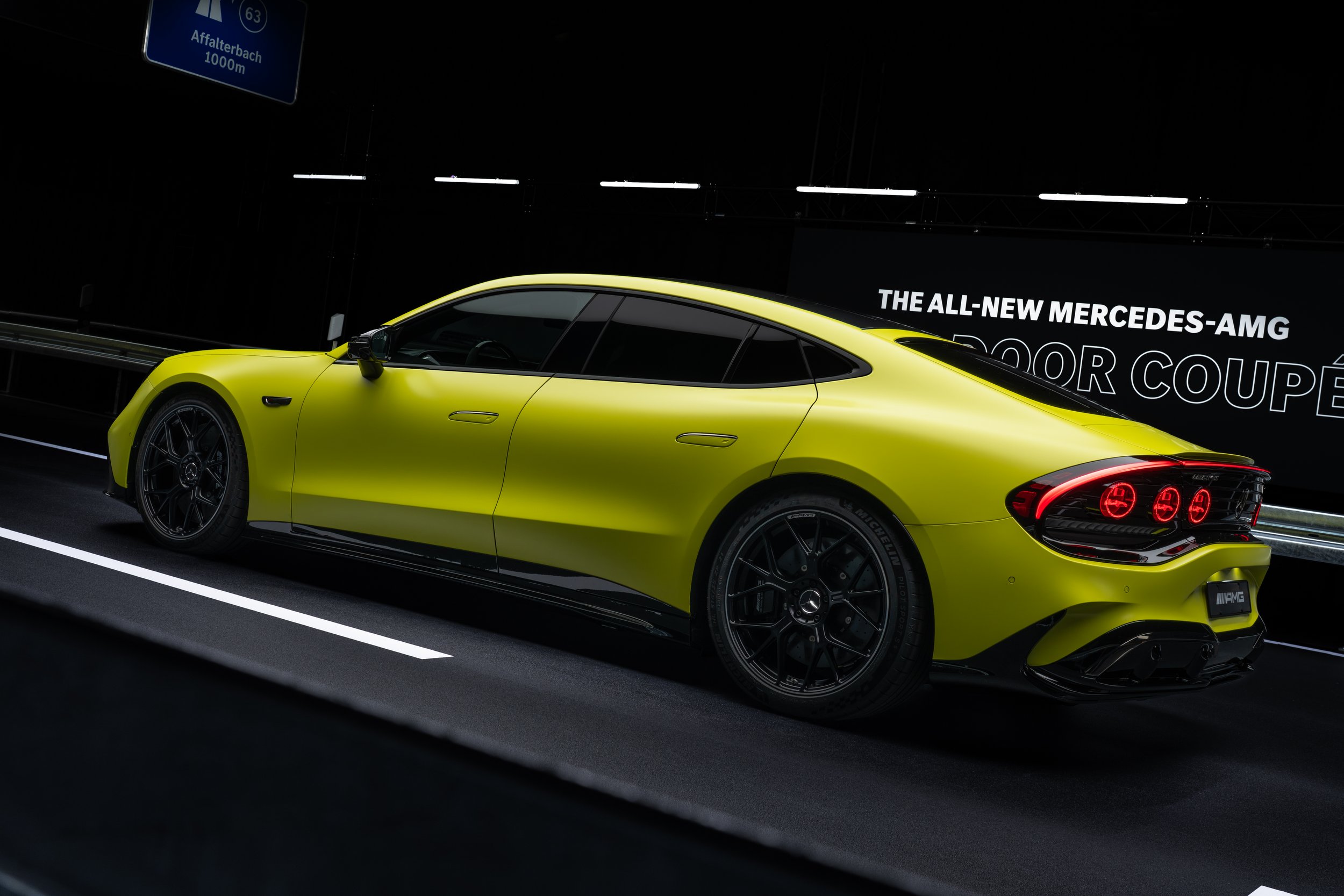 Das neue Mercedes-AMG GT 4-Türer Coupé Revolutionäre Performance Maximale Intensität The new Mercedes-AMG GT 4-Door Coupé Revolutionary performance Maximum intensity | Vezess